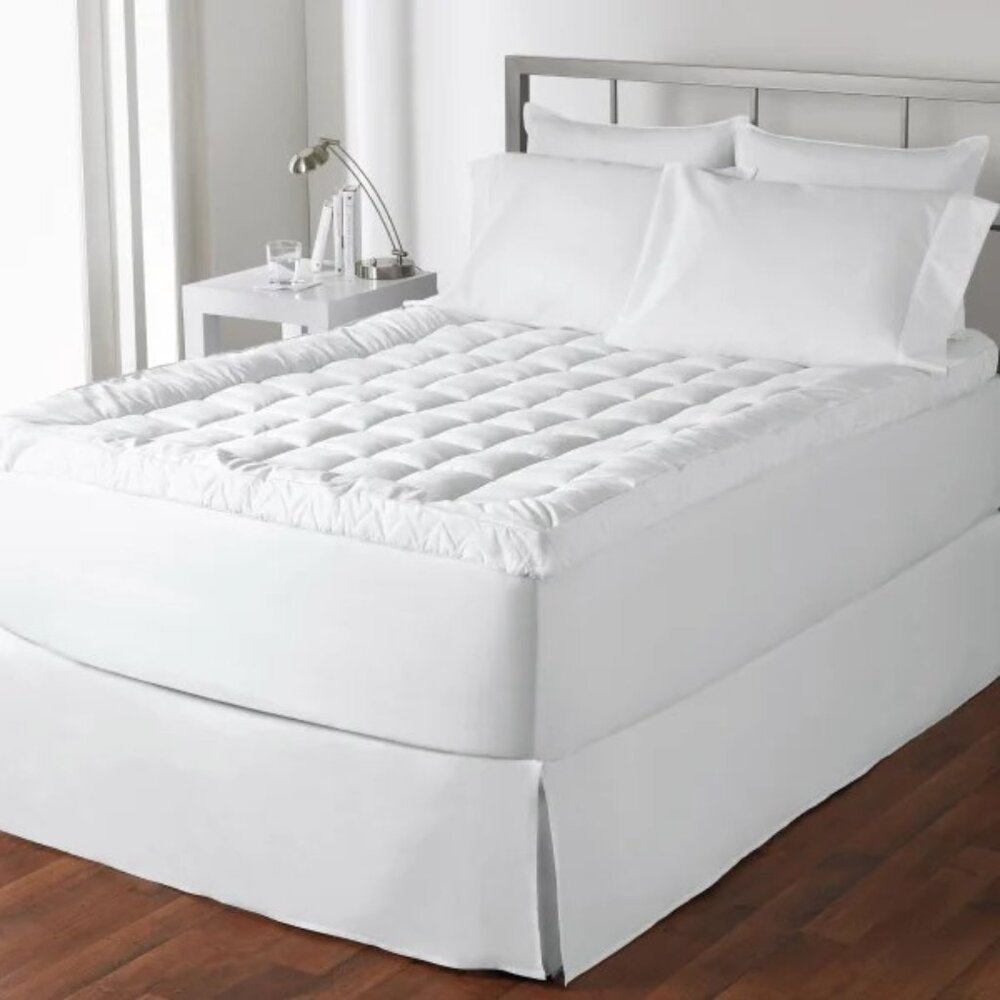 Live Comfortably Classics Cuddlebed Mattress Topper, NWT